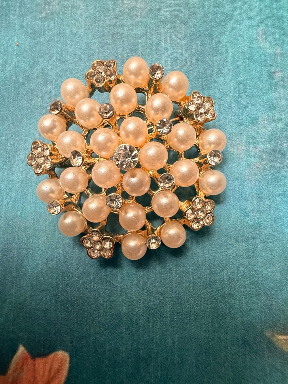 Gold Pearl and Crystal Floral Brooch - Elegant Women Jewelry.